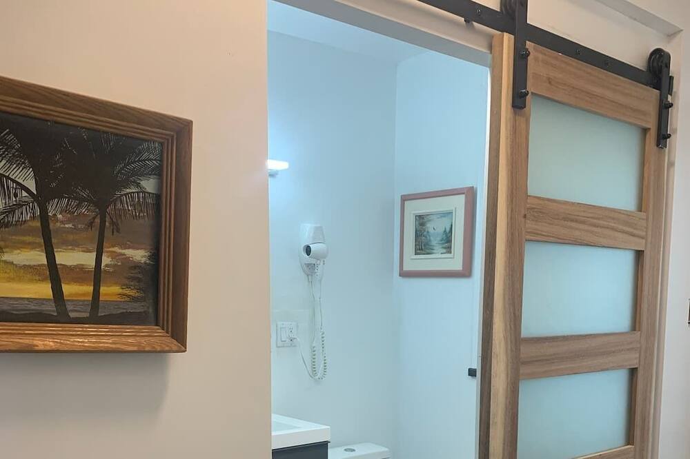 Photo of Bathroom in Saint Hyacinthe