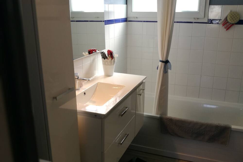 Photo of Bathroom in Castelnaudary
