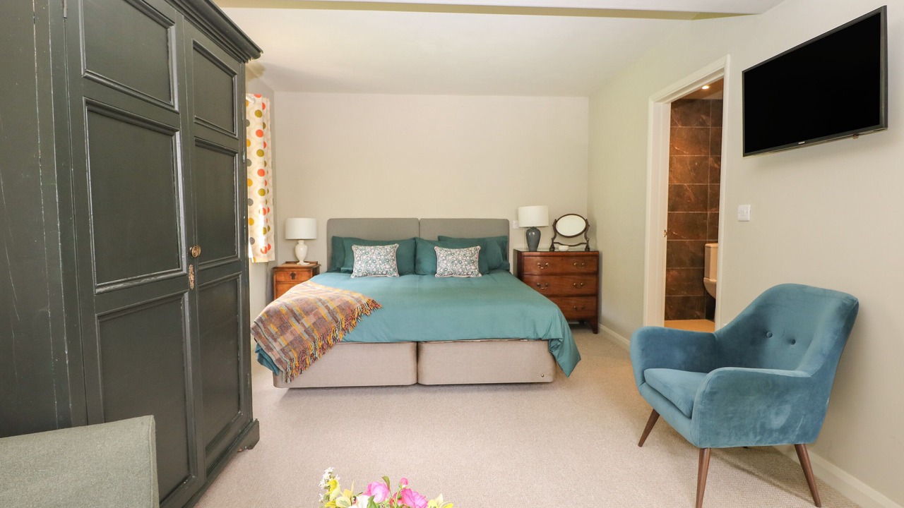 Photo of Others in Five Oak Green