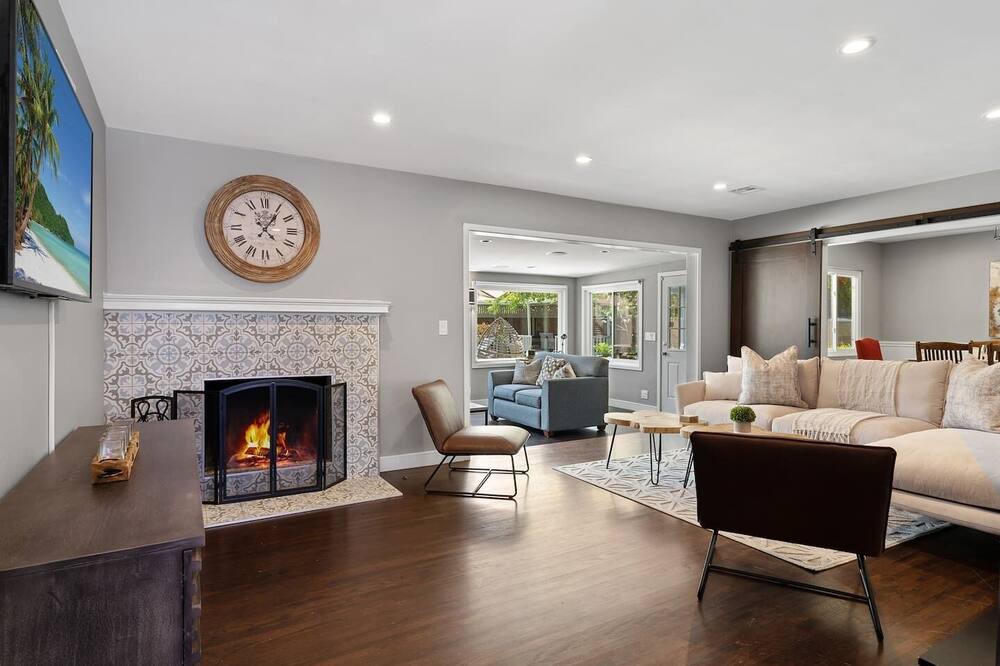 Photo of Livingroom in Canoga Park