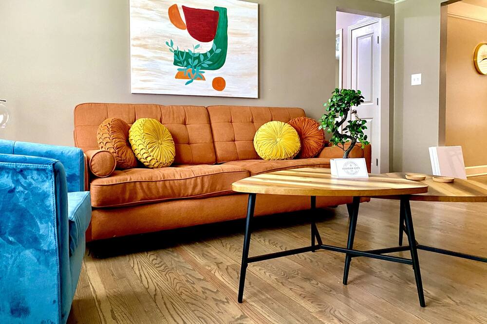 Photo of Bedroom in West Plaza
