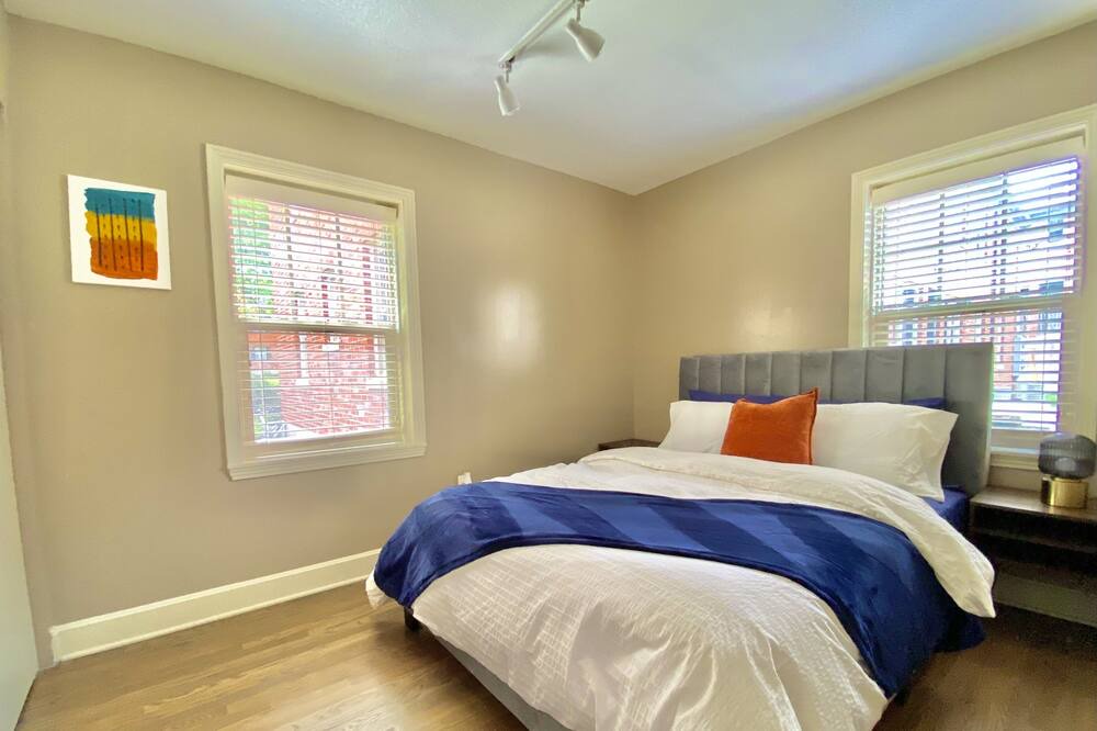 Photo of Bedroom in West Plaza