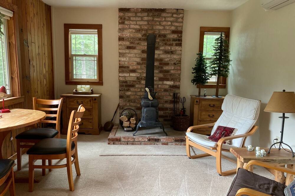 Photo of Livingroom in Apple Hill
