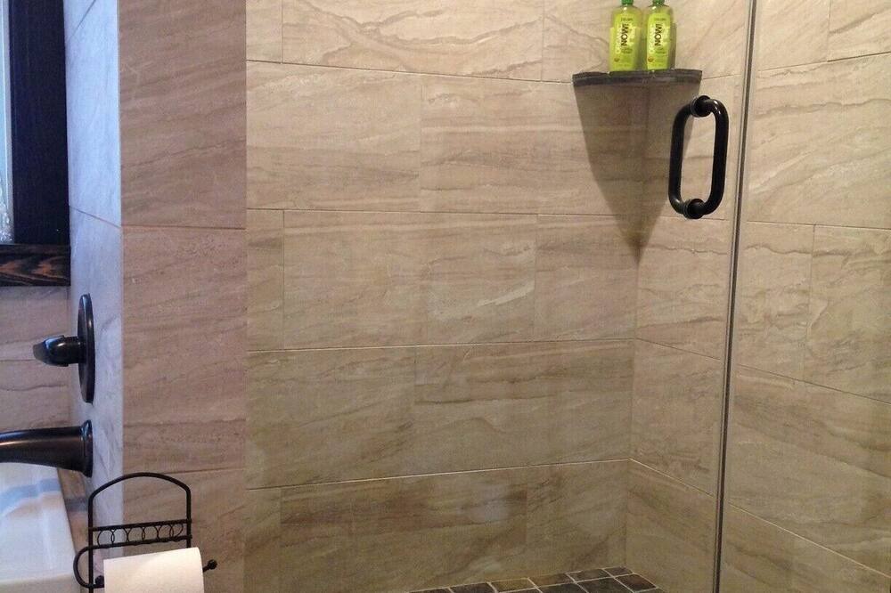Photo of Bathroom in Apple Hill