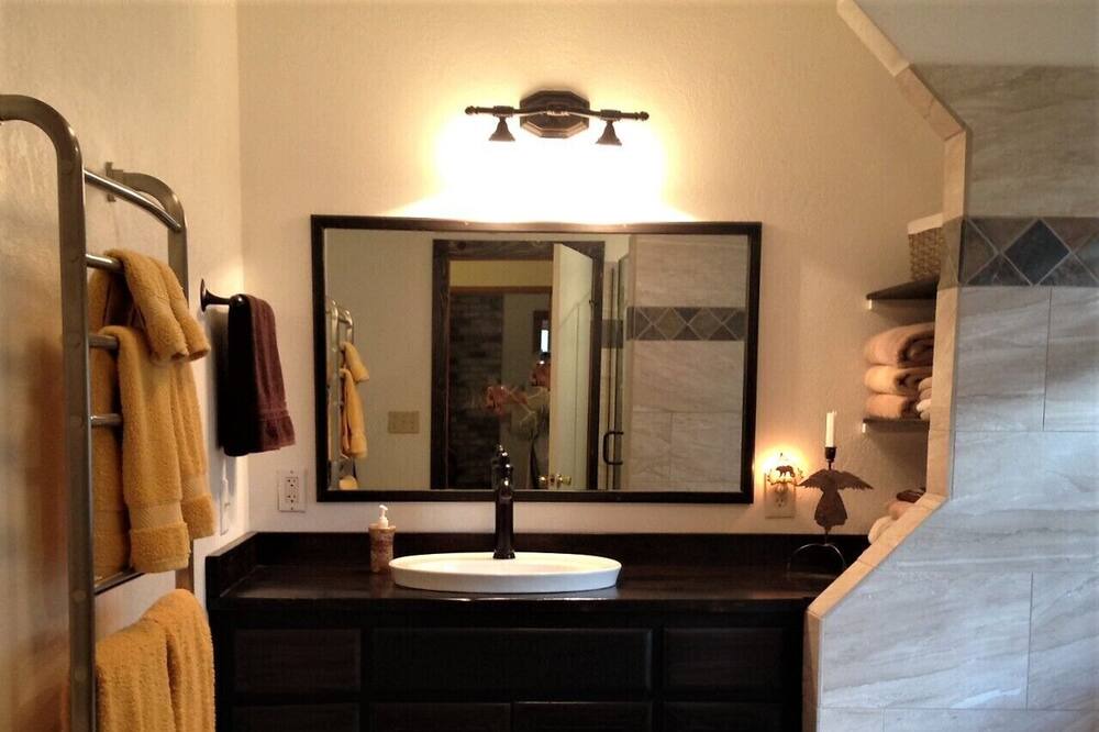 Photo of Bathroom in Apple Hill