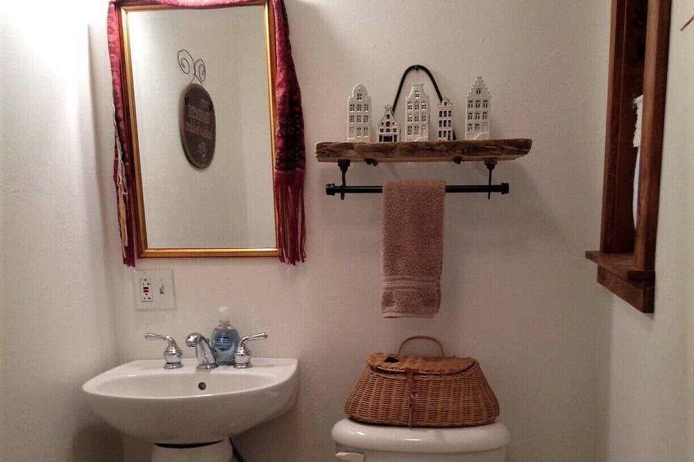 Photo of Bathroom in Apple Hill