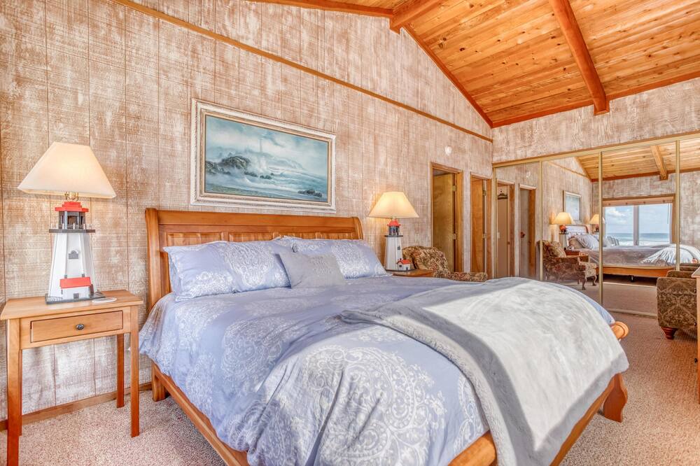 Photo of Bedroom in Neskowin