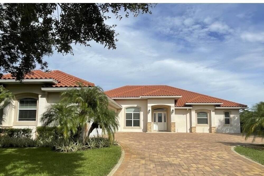 Photo of Outdoor in Groveland