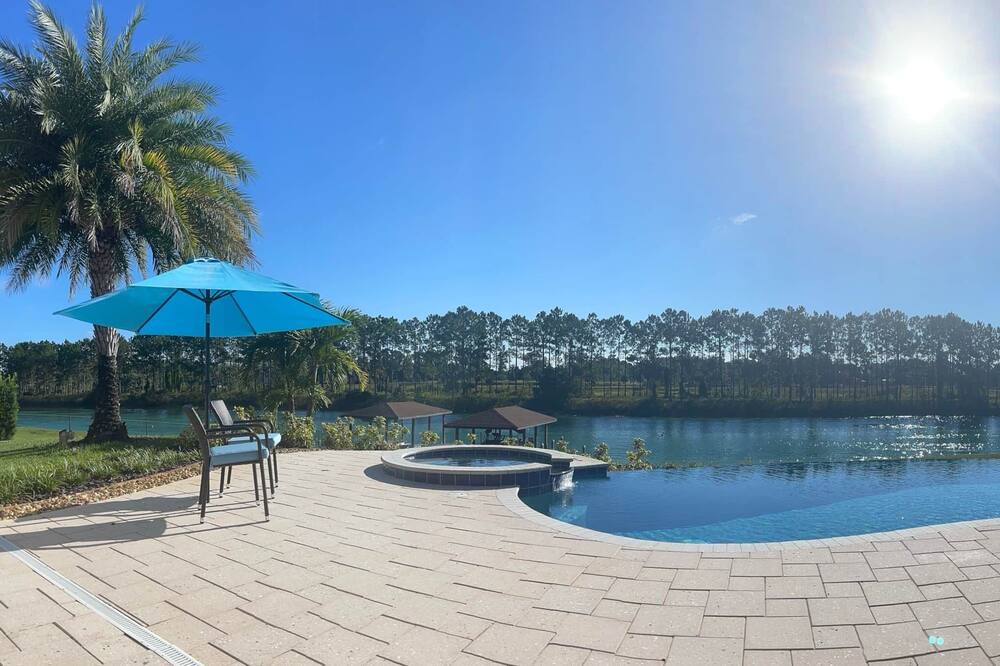 Photo of Outdoor in Groveland
