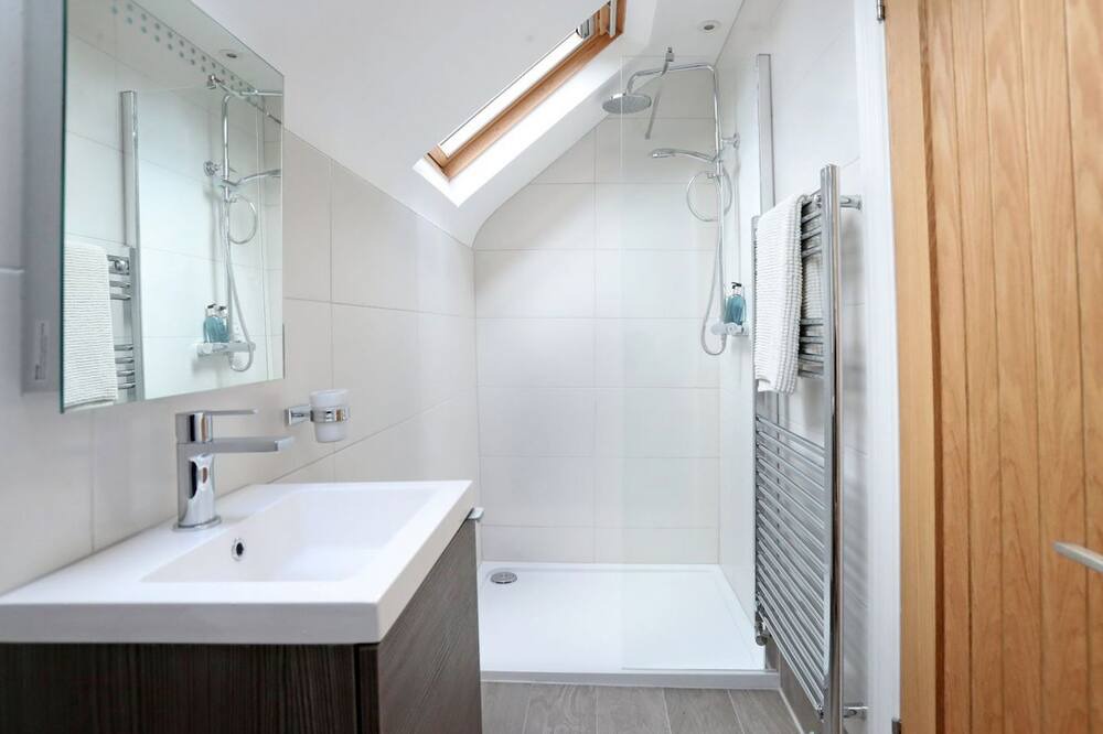 Photo of Bathroom in Peaslake