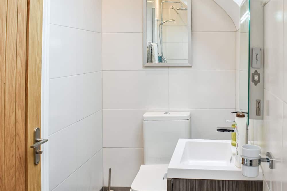 Photo of Bathroom in Peaslake