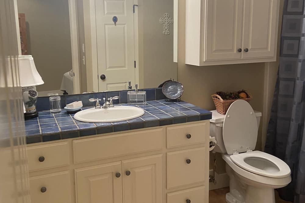 Photo of Bathroom in Drasco