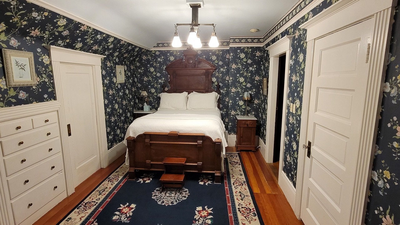 Photo of Bedroom in Cloverdale