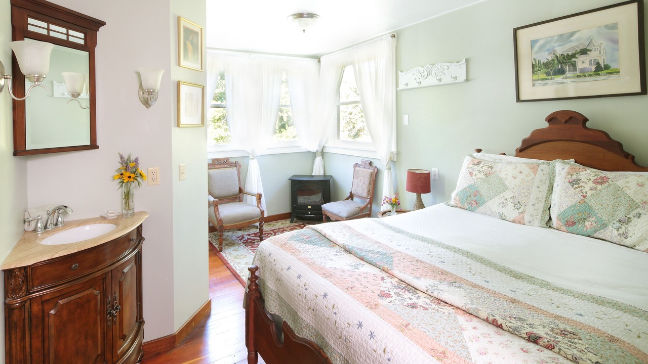 Photo of Bedroom in Cloverdale