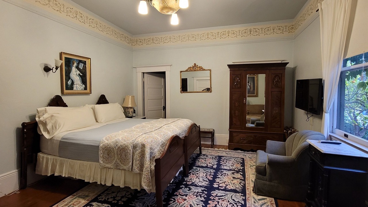 Photo of Bedroom in Cloverdale