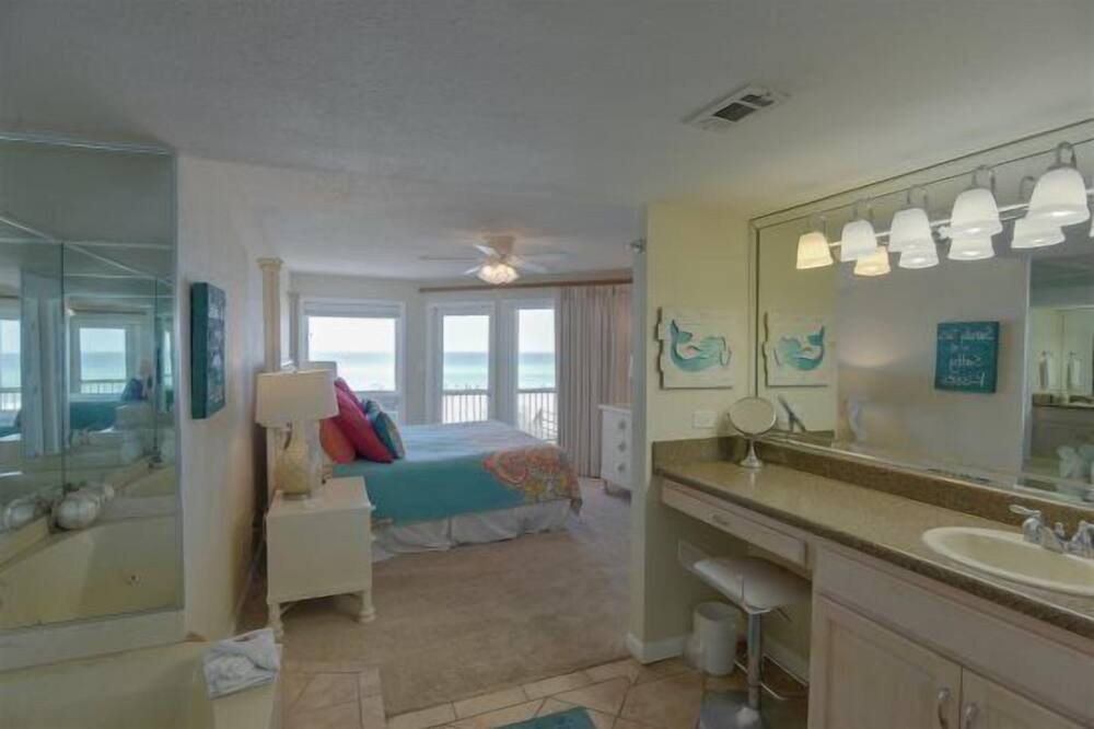 Photo of Bathroom in Crystal Beach