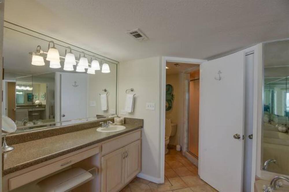 Photo of Bathroom in Crystal Beach