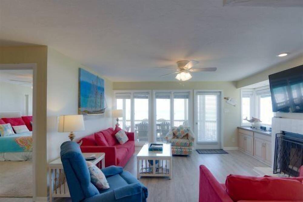 Photo of Bedroom in Crystal Beach