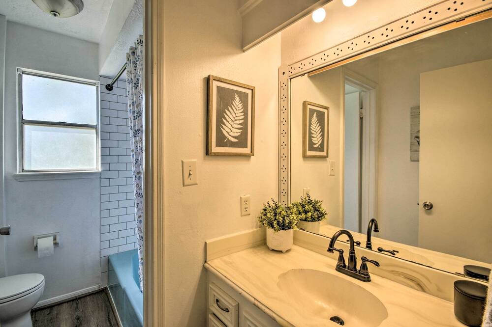 Photo of Bathroom in Clodine