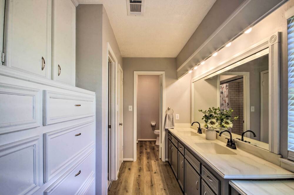 Photo of Bathroom in Clodine