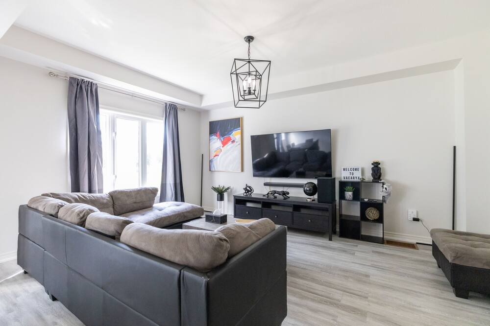 Photo of Livingroom in Thorold