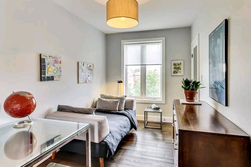 Photo of Bedroom in Oakwood Village