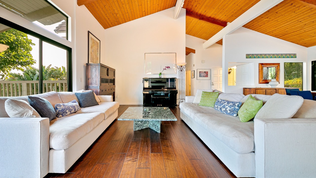 Photo of Livingroom in Western Malibu