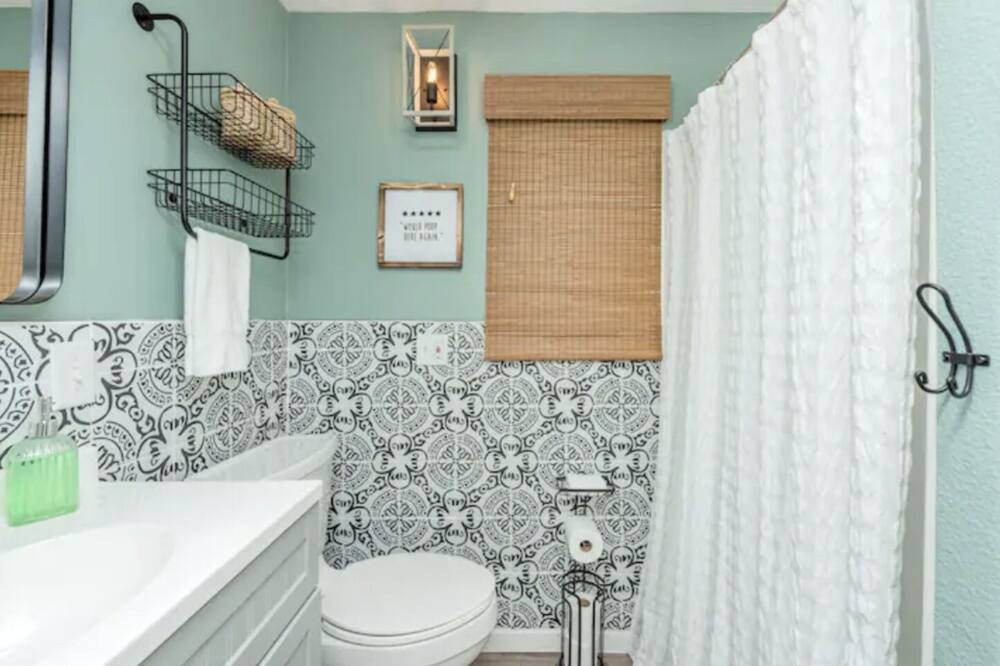 Photo of Bathroom in Willis
