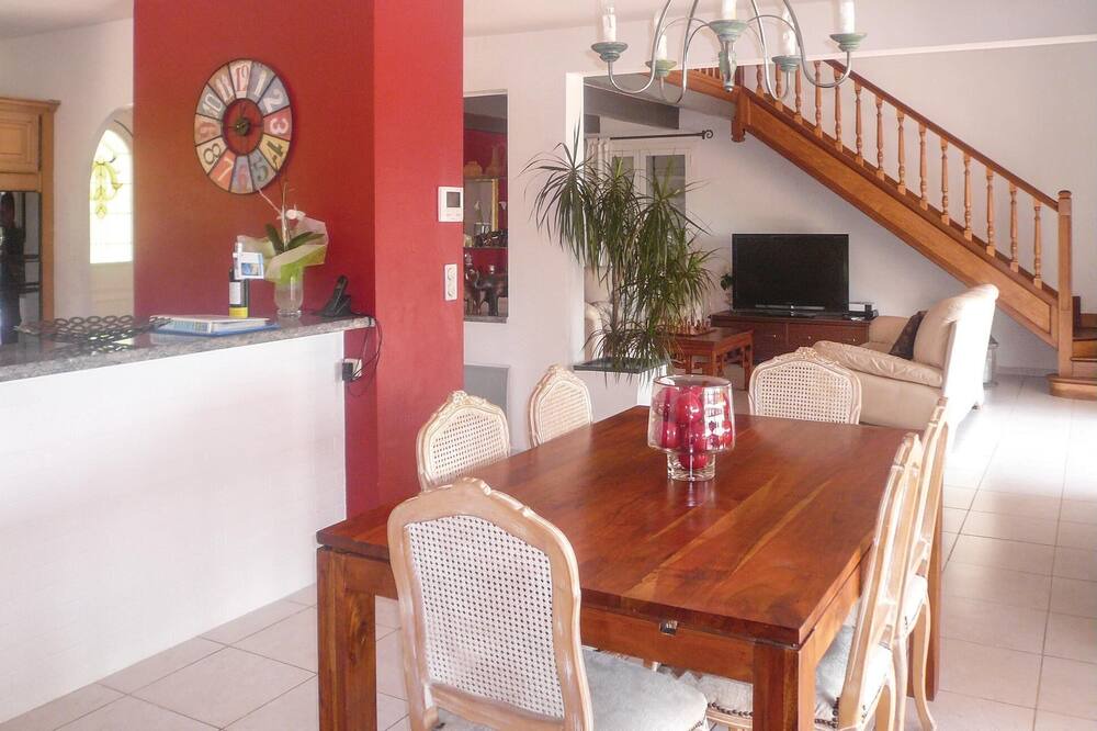 Photo of Others in Creissan