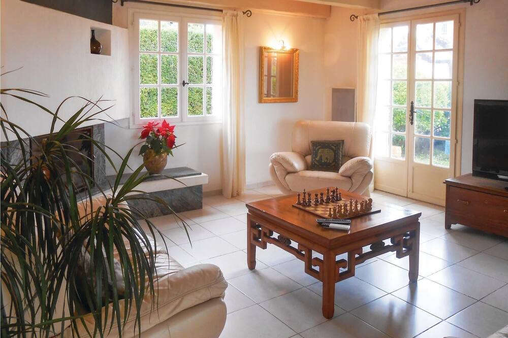 Photo of Others in Creissan