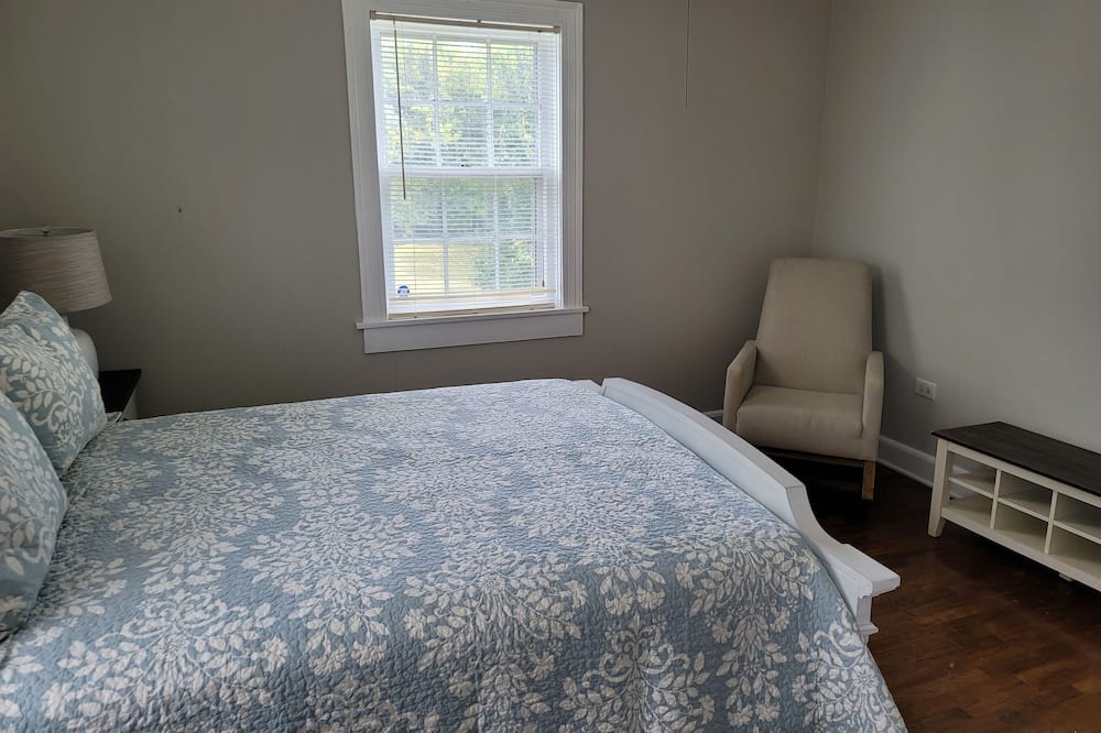 Photo of Bedroom in Albertville