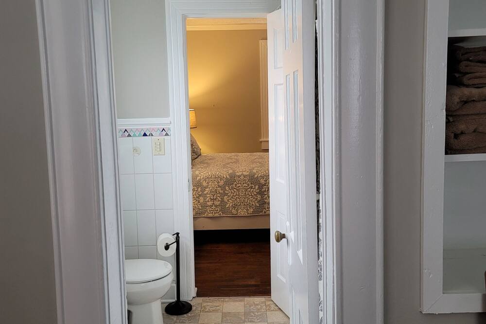 Photo of Bathroom in Albertville