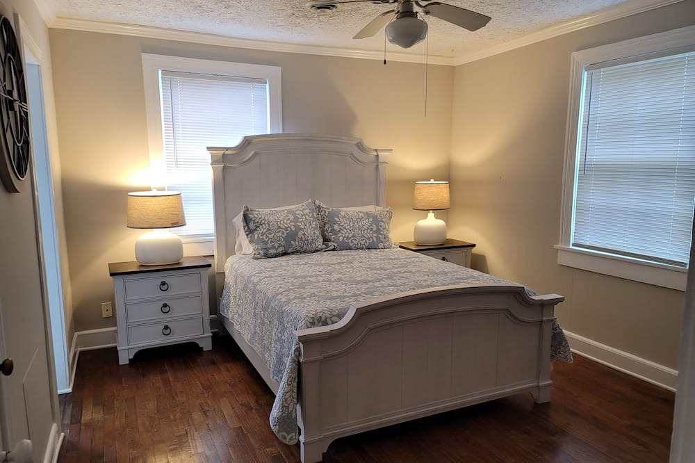 Photo of Bedroom in Albertville