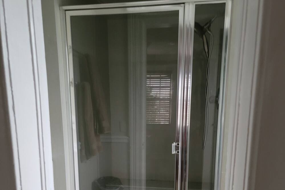 Photo of Bathroom in Albertville