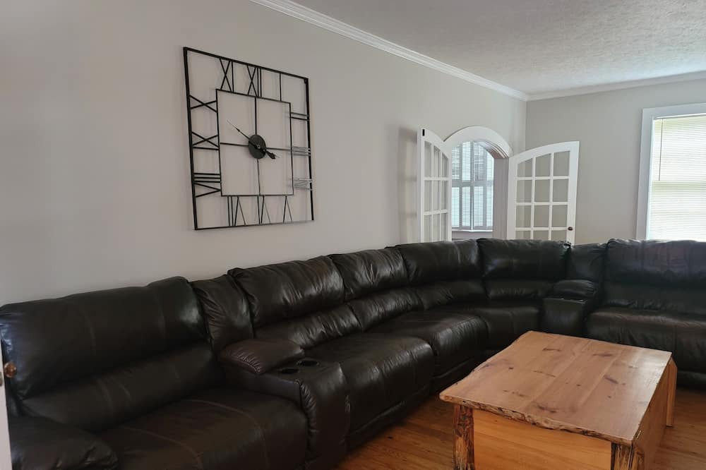 Photo of Livingroom in Albertville