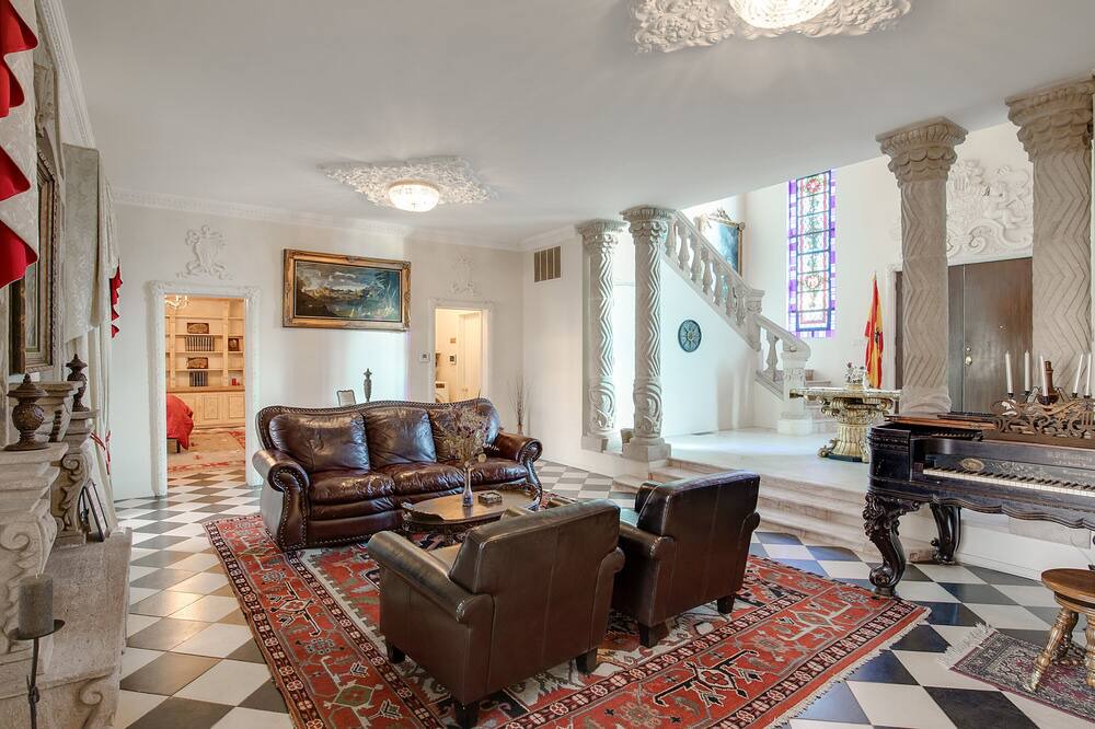 Photo of Livingroom in Southeast Heights