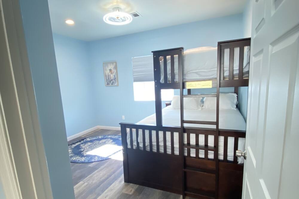 Photo of Bedroom in Wrightwood