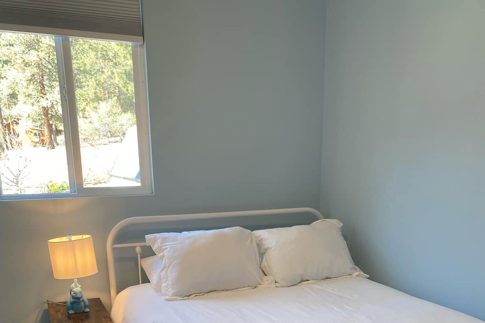 Photo of Bedroom in Wrightwood