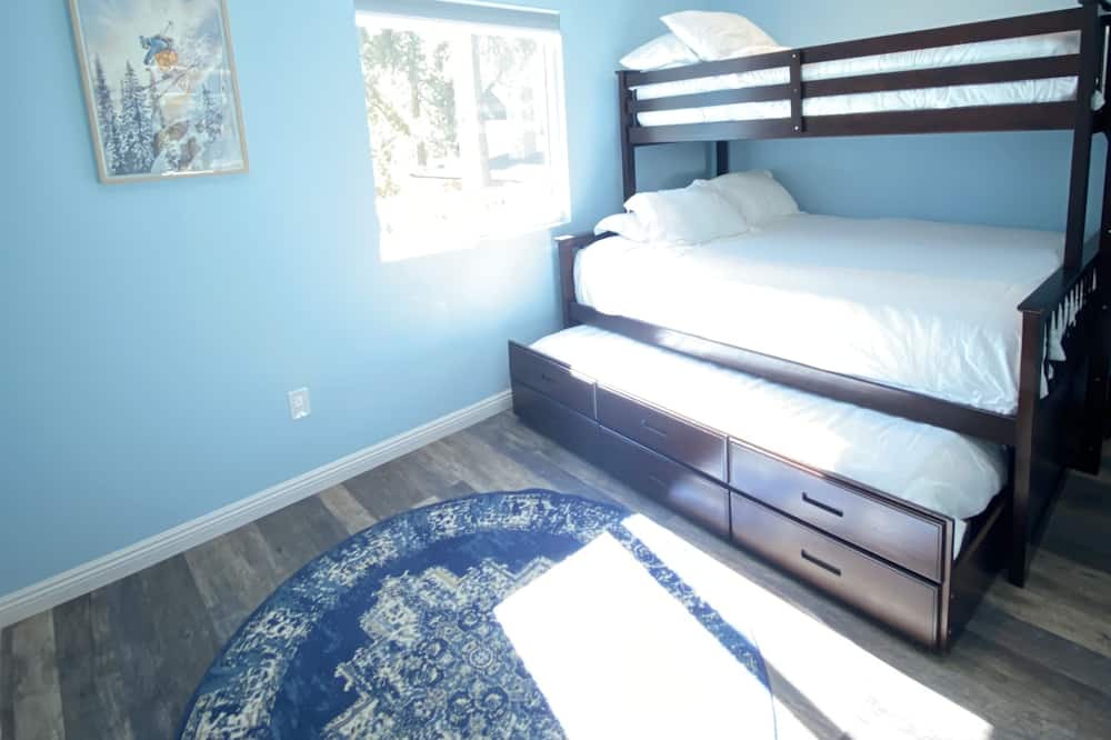 Photo of Bedroom in Wrightwood