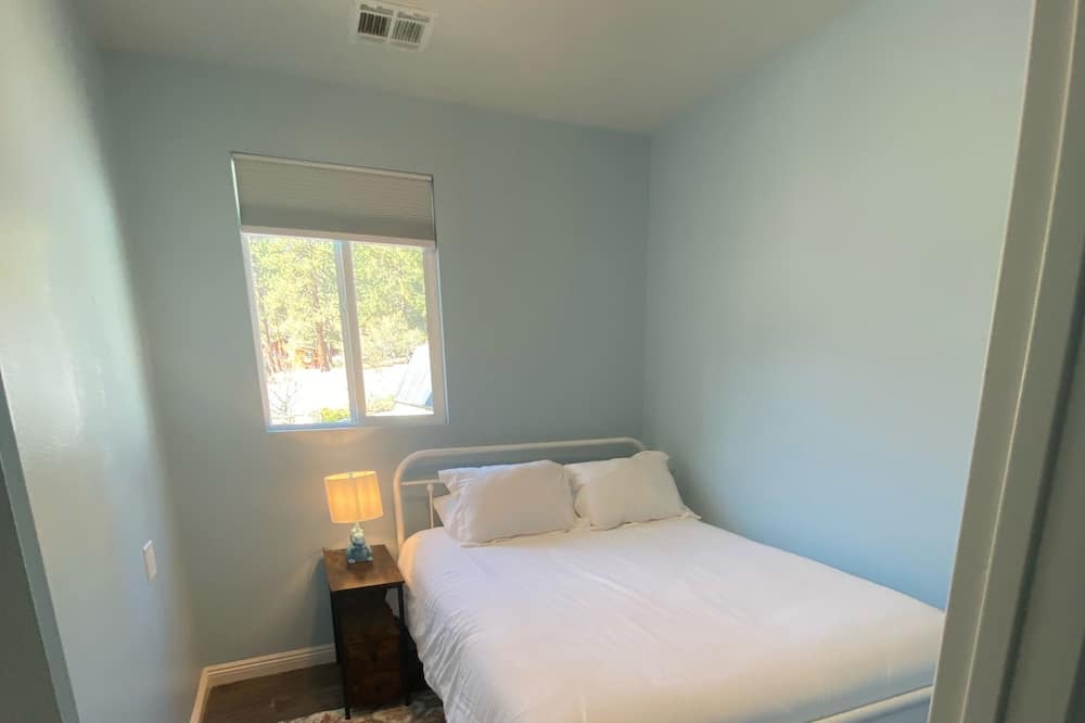 Photo of Bedroom in Wrightwood