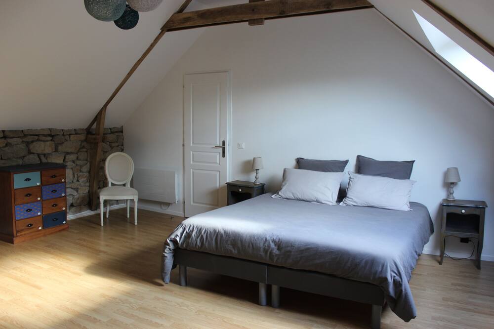 Photo of Bedroom in Locunole