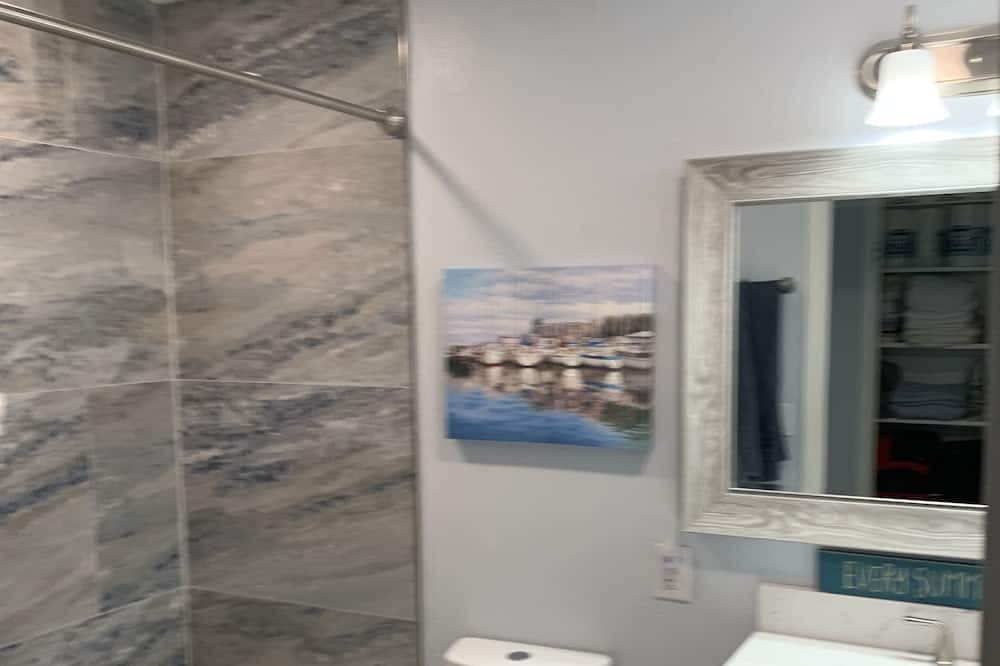 Photo of Bathroom in Island Estate