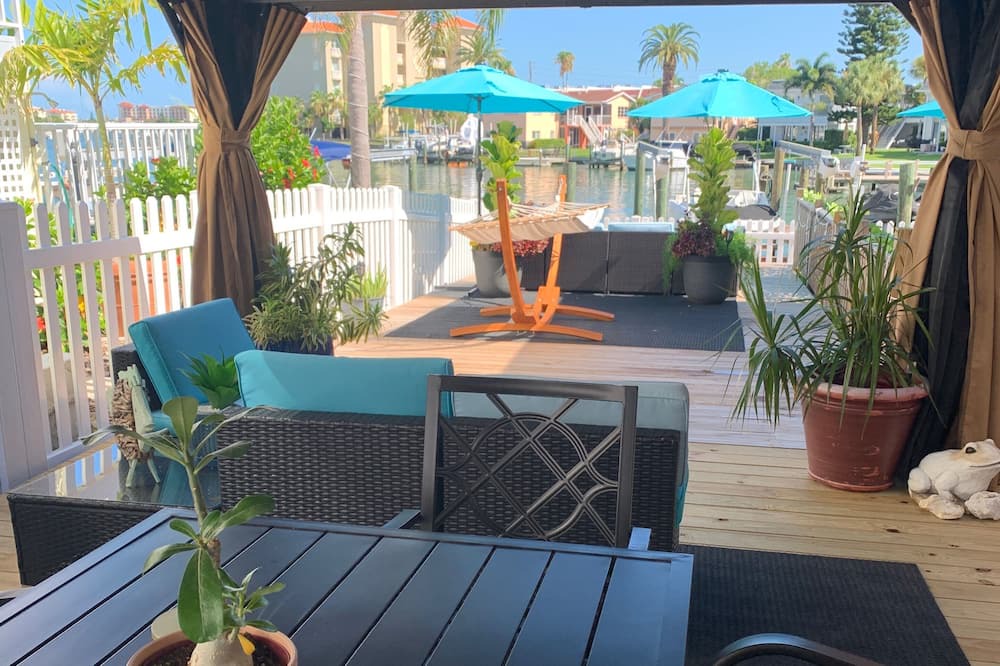 Photo of Patio Balcony in Island Estate