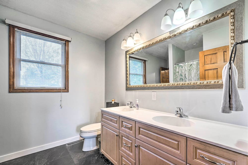 Photo of Bathroom in Howard