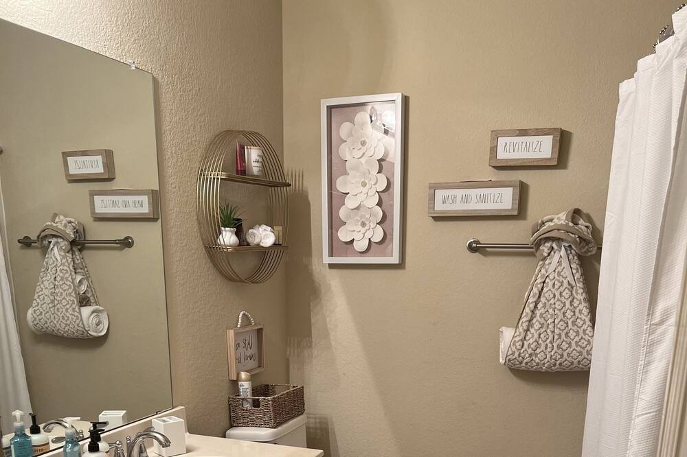 Photo of Bathroom in Justin