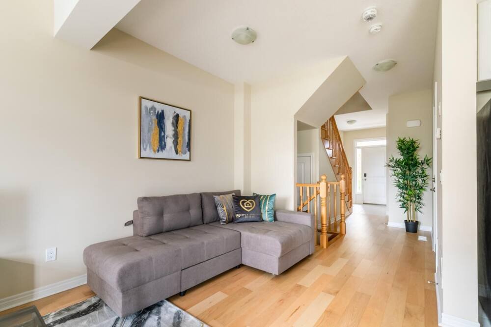 Photo of Livingroom in Stoney Creek