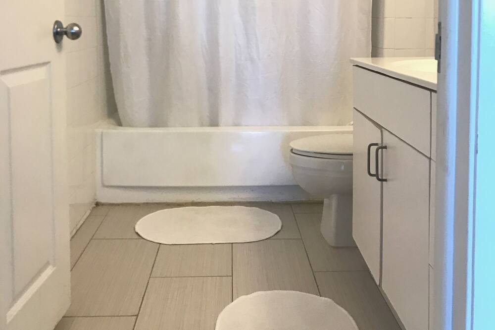 Photo of Bathroom in West Avenue