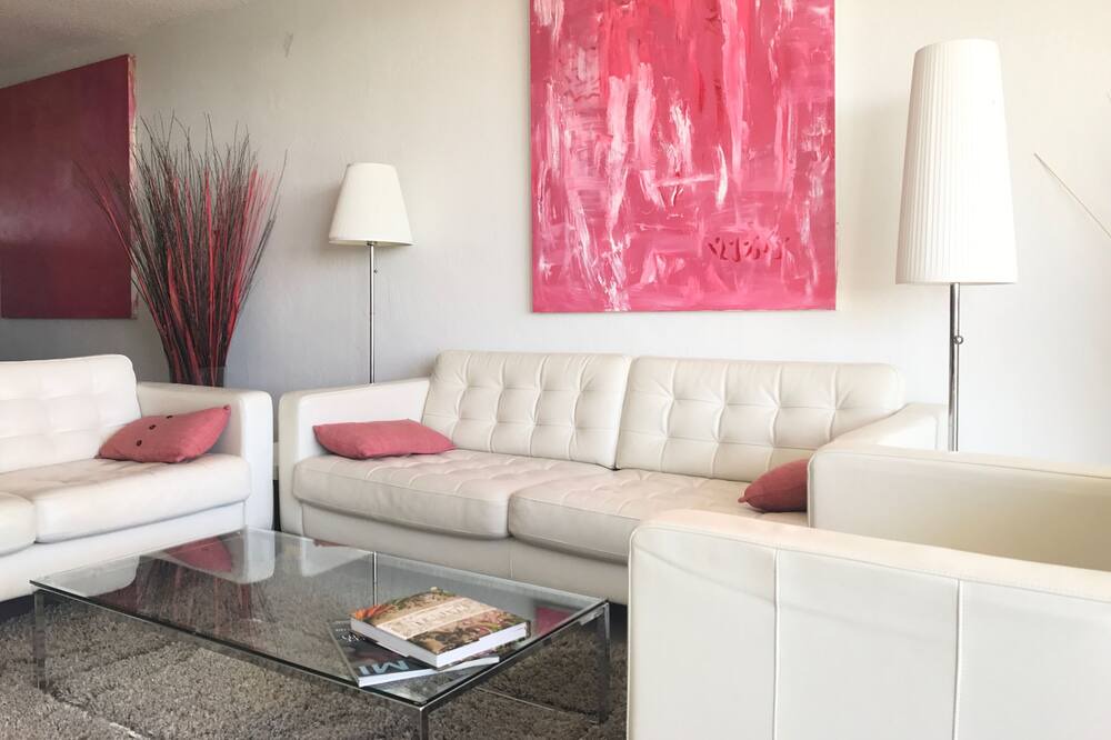Photo of Livingroom in West Avenue