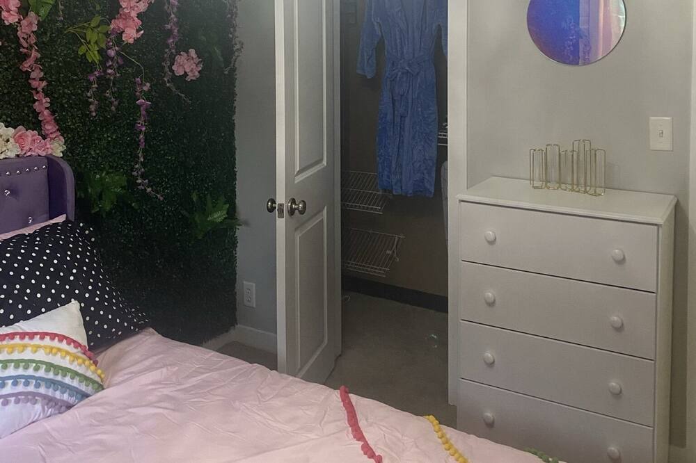 Photo of Bedroom in Country Club Plaza Area