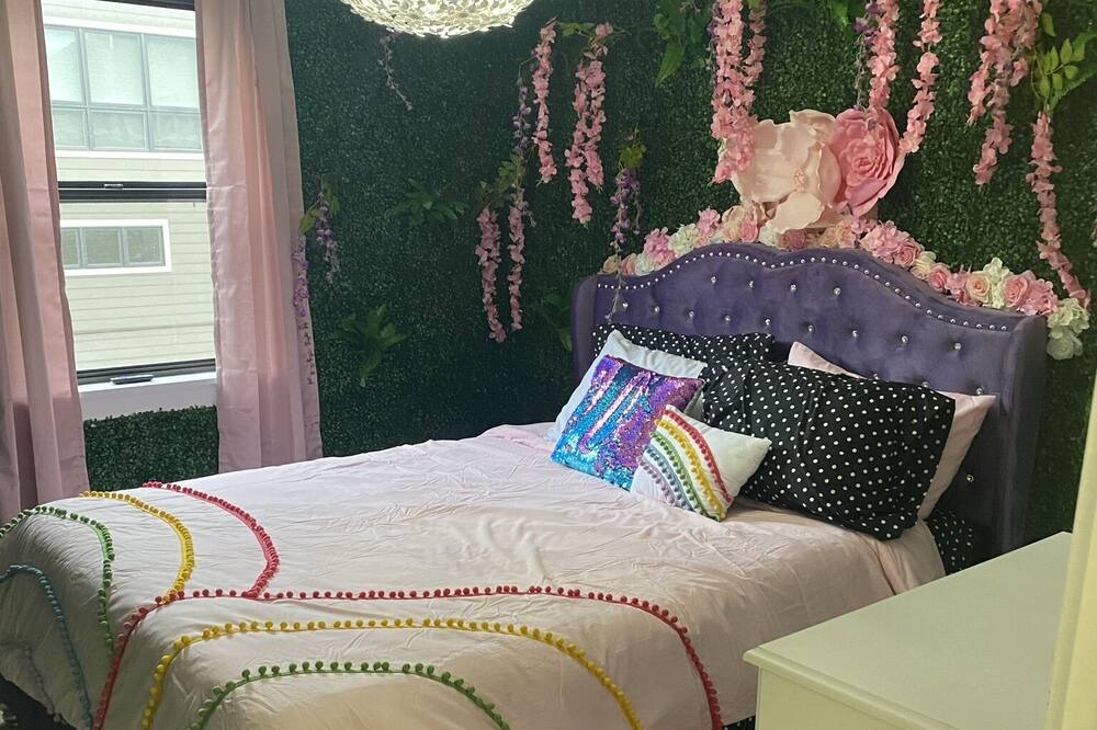 Photo of Bedroom in Country Club Plaza Area